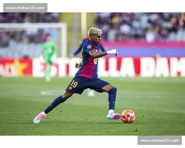 怼脸训斥 + 围堵!亚马尔成笑柄,金球梦碎于自大